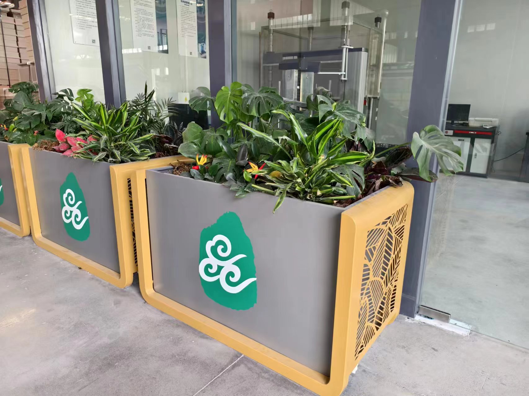 選擇雨水花箱，為城市增添一抹綠色與生機(jī)